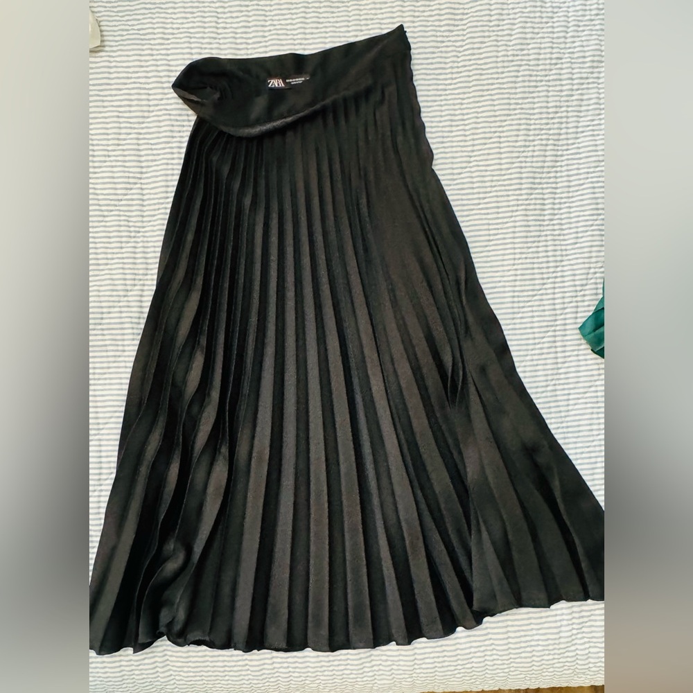 Zara Elegant Black Pleated Skirt